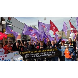 PT de Campo Largo promoveu caminhada de Roberto Requião no calçadão da XV em Campo Largo